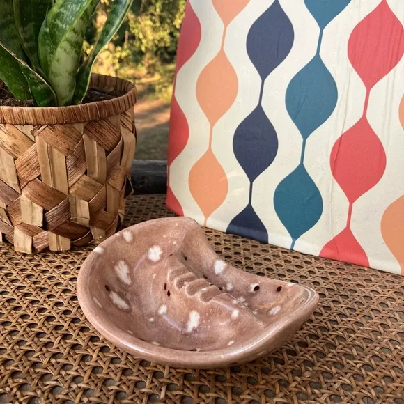 Brown Glazed Polka-Dot Mid Century Modern Ceramic Boomerang/Paisley Ashtray - Picture 4 of 11